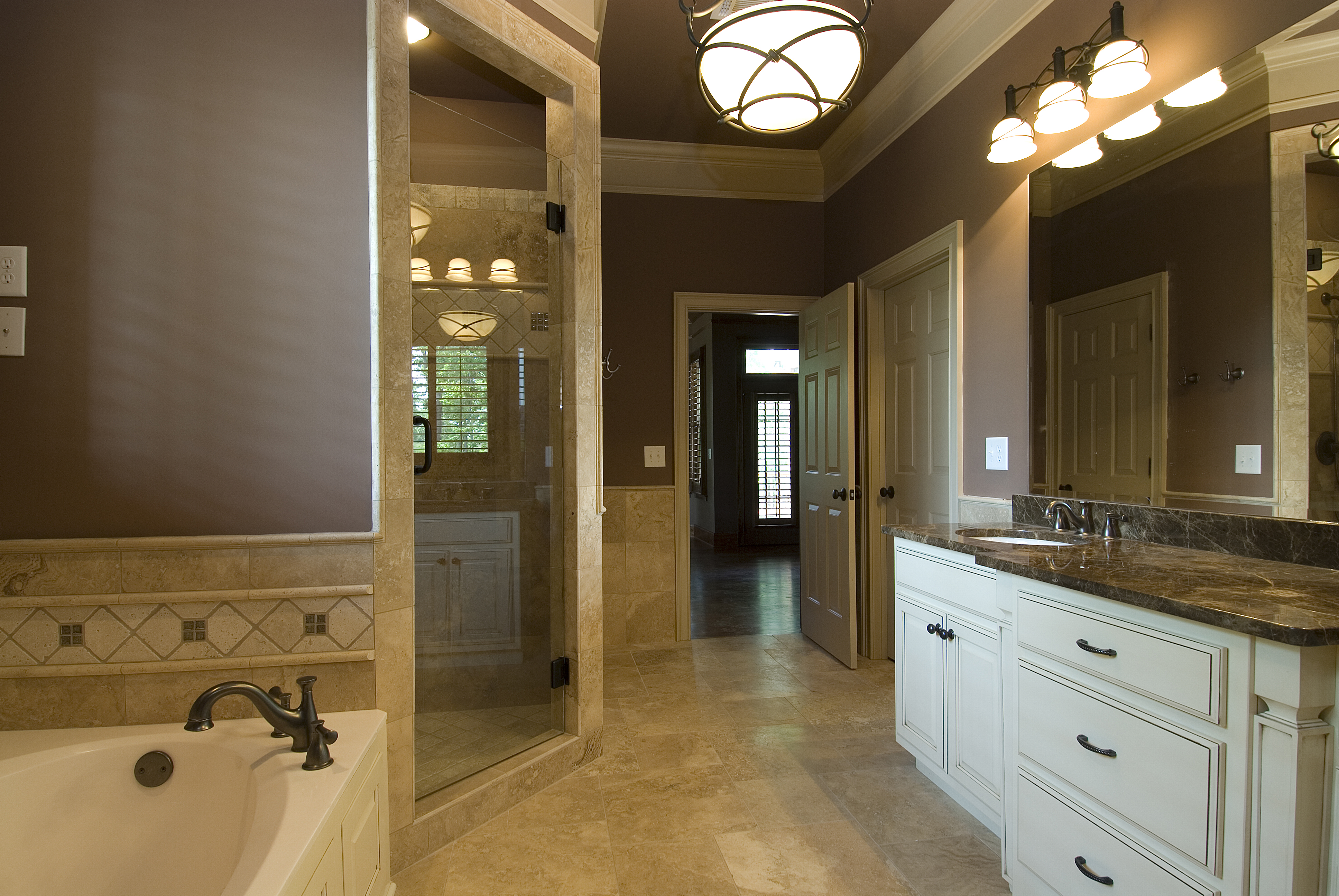 interior_master_bathroom_image